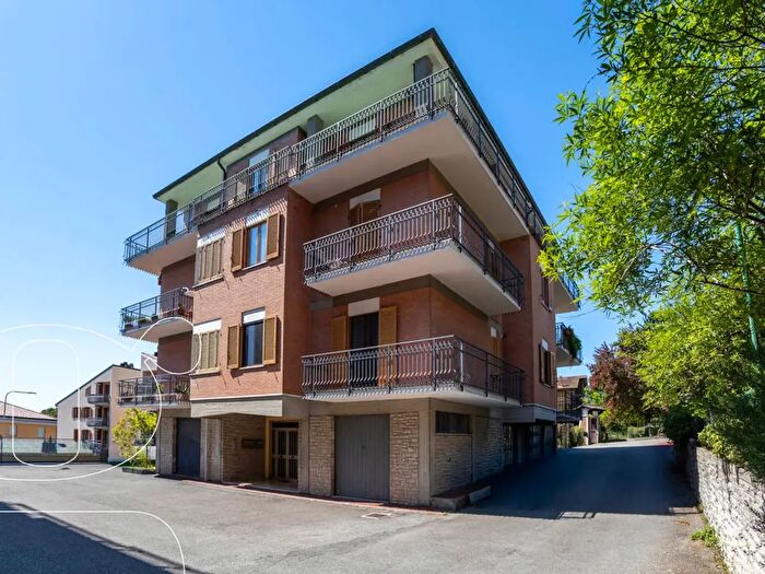 Appartamento con 7 locali in vendita in Via Santo Stefano, Todi