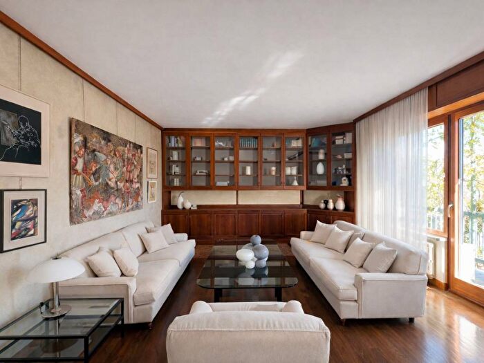 Appartamento con 5 locali in affitto in Via Arzaga, Bande Nere, Milano