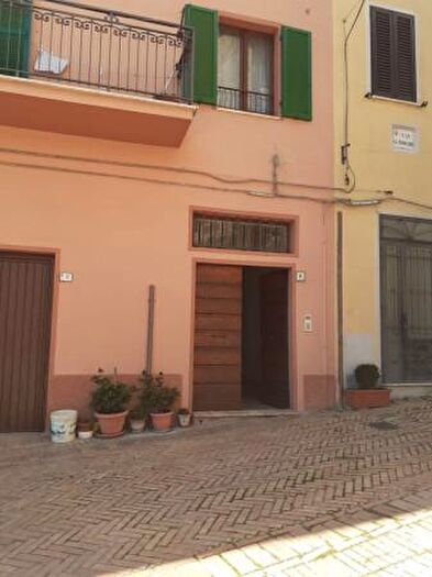 Casa trilocale in vendita in Piazza della Rocca Castell' Ottieri, Sorano