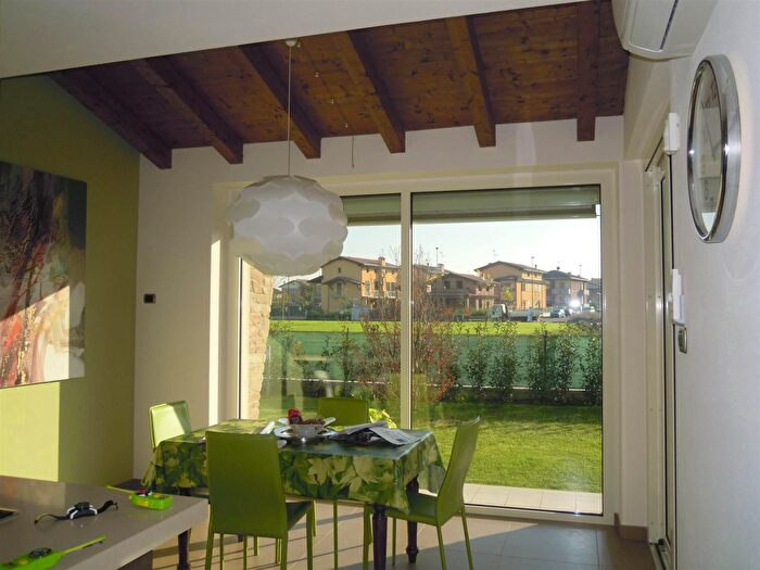 Casa quadrilocale in vendita in Via Piero Gobetti, Vigolzone