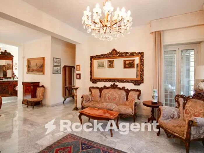 Appartamento quadrilocale in vendita in Via della Casetta Mattei, Roma