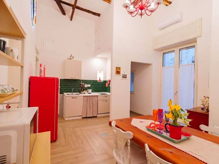 Appartamento trilocale in affitto in Via Emanuele De Deo, Quartieri Spagnoli, Napoli