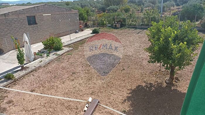 Casa con 6 locali in vendita in Chiaramonte Gulfi