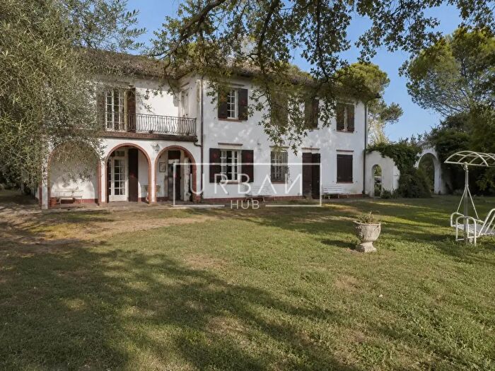 Casa con 12 locali in vendita in Meldola