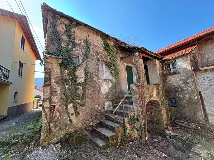 Casa con 5 locali in vendita in Via Ca Bianchi, SantOlcese