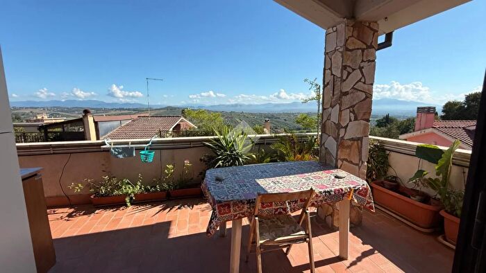 Appartamento con 5 locali in vendita in Via Morlupo, Capena