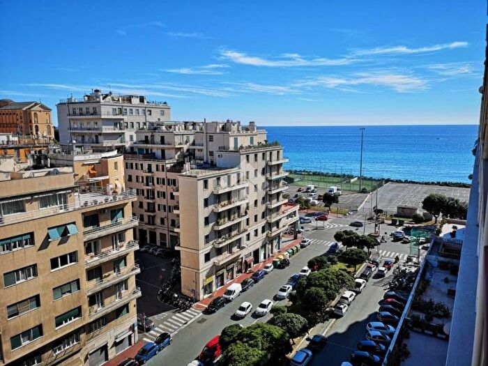 Appartamento con 6 locali in vendita in Via Alessandro Rimassa, Genova