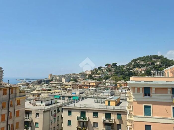 Appartamento con 6 locali in vendita in Via Pavia, Genova