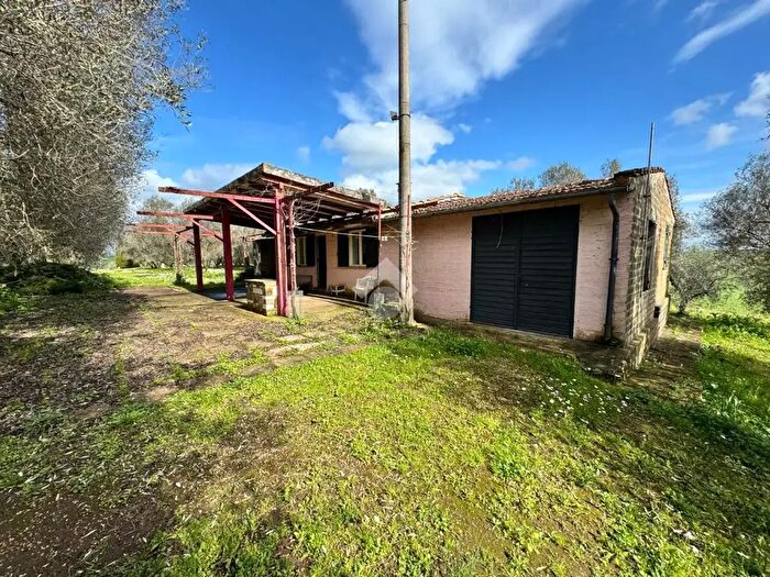 Casa trilocale in vendita in Strada Viterbese, Tuscania