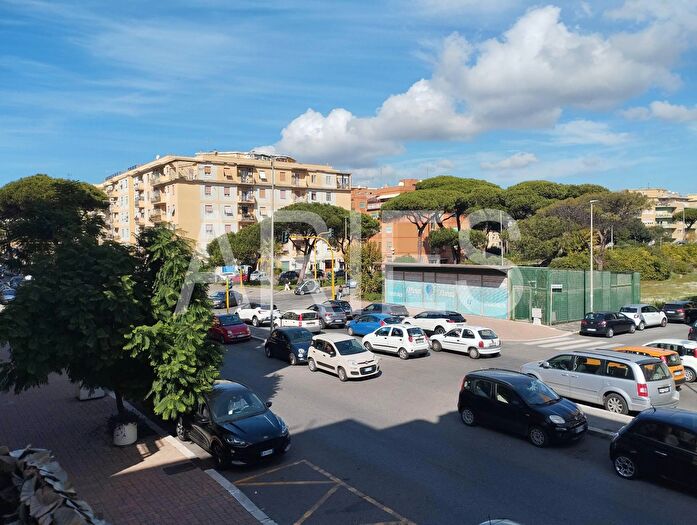 Appartamento trilocale in vendita in Viale Paolo Orlando, Roma