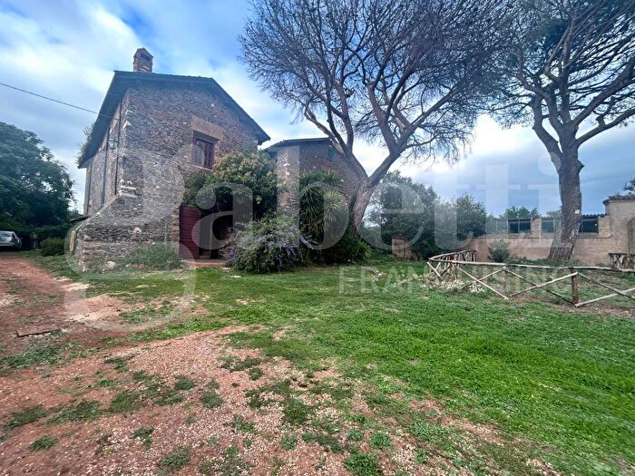 Casa con 8 locali in vendita in Via Solfarata, Roma