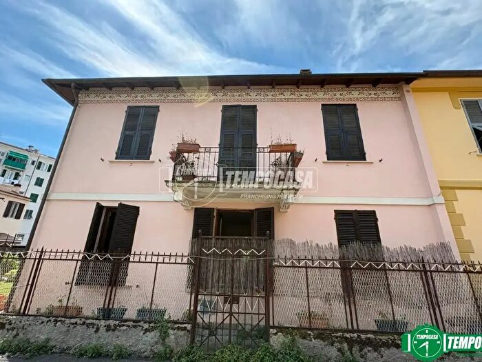 Casa con 6 locali in vendita in Via Paolo Belmesseri, La Spezia