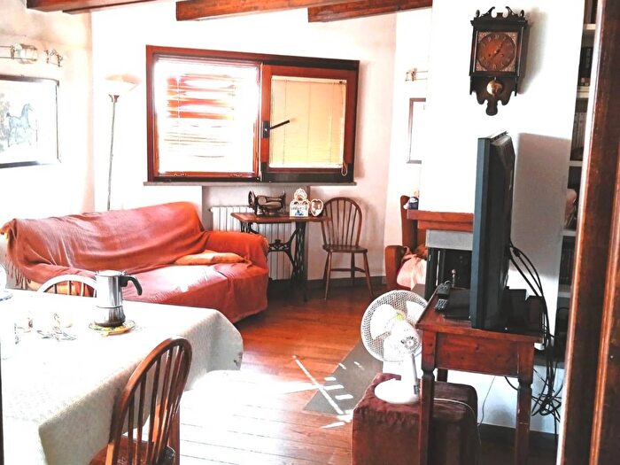 Appartamento con 7 locali in vendita in Viale della Repubblica, Prato