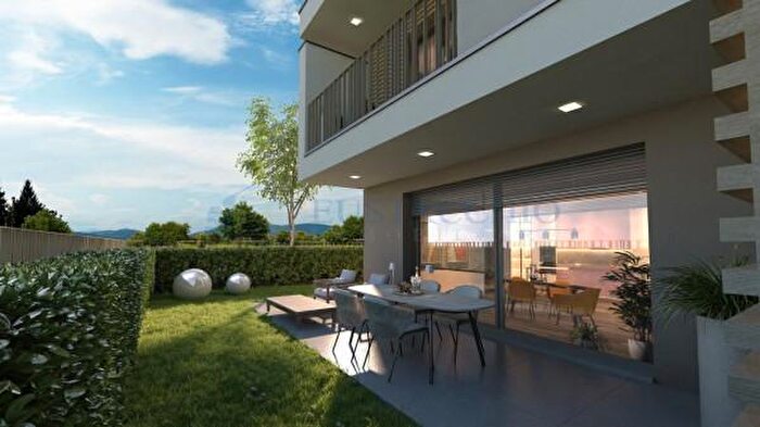 Casa quadrilocale in vendita in Via Don Giovanni Todeschini, Mozzo