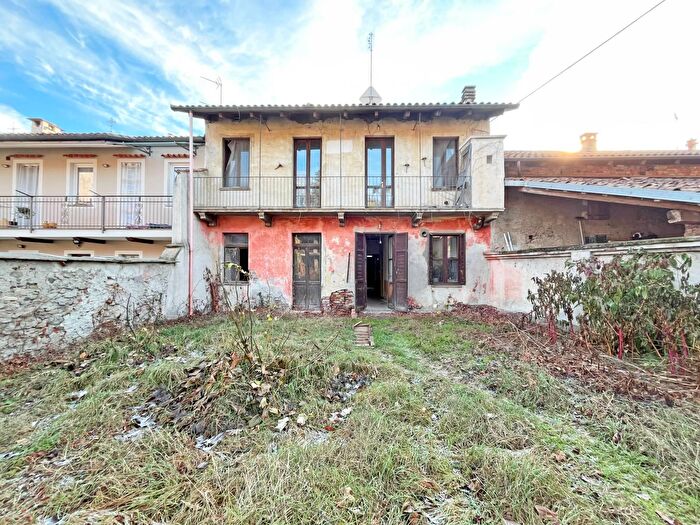 Casa con 8 locali in vendita in Via Pinerolo, Macello