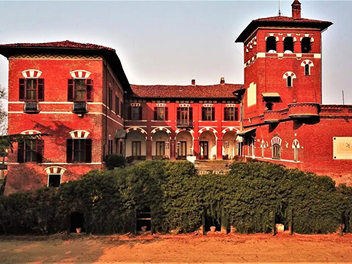 Casa con 20 locali in vendita in Piazza Statuto, Dusino San Michele