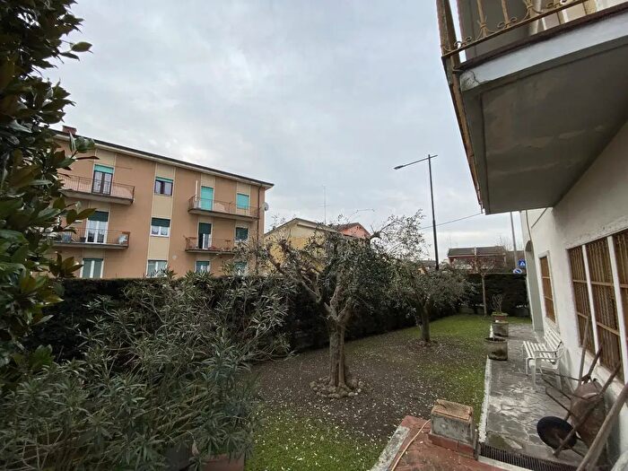 Casa con 6 locali in vendita in Via Ospedale, Villafranca Di Verona