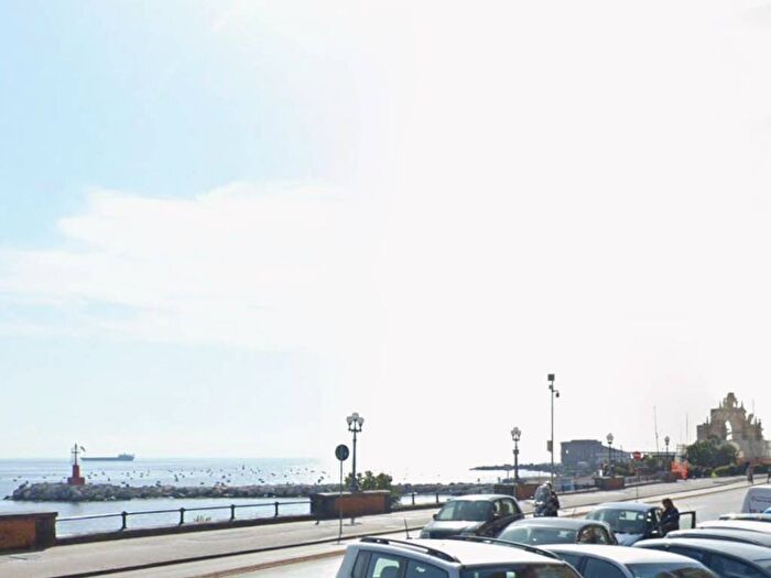 Appartamento trilocale in affitto in Via Santa Lucia, Santa Lucia, Napoli