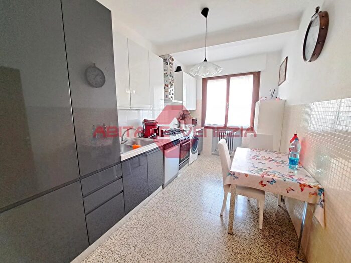 Appartamento con 5 locali in vendita in Via Dardanelli, Venezia