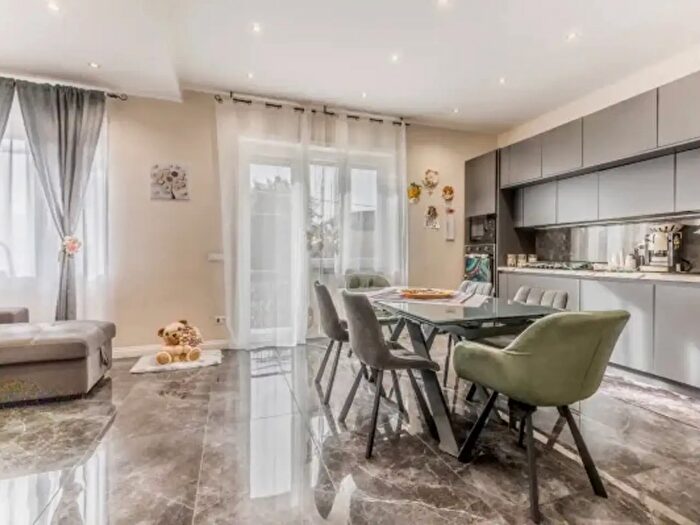 Casa con 6 locali in vendita in Via Sardegna, Cisterna Di Latina