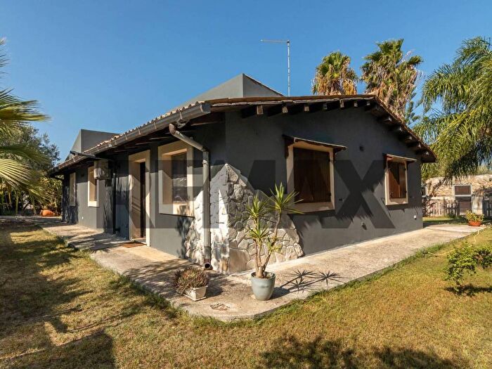 Casa con 5 locali in affitto in Via per Canicattini, Tivoli, Siracusa