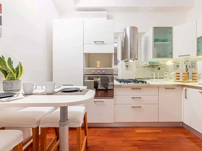 Appartamento monolocale in affitto in Via Lorenteggio, Milano