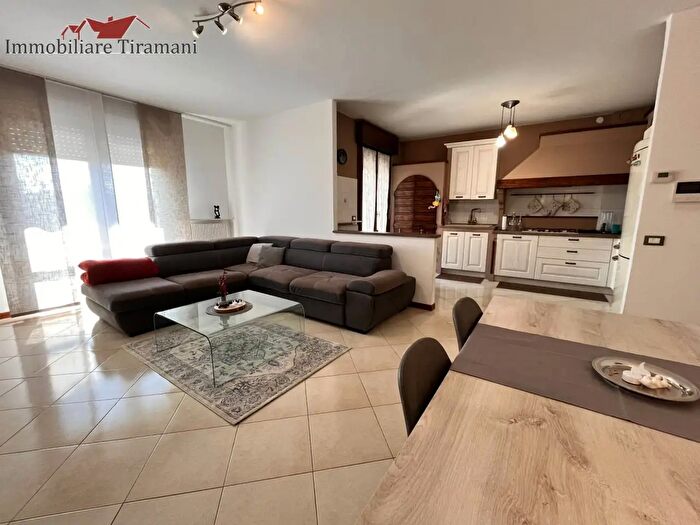 Appartamento trilocale in vendita in Roveleto Centro, Cadeo