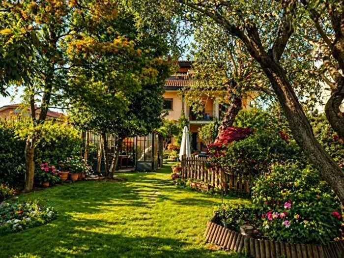 Casa con 6 locali in vendita in Cirie