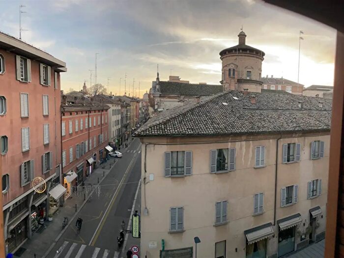 Appartamento con 6 locali in vendita in Parma