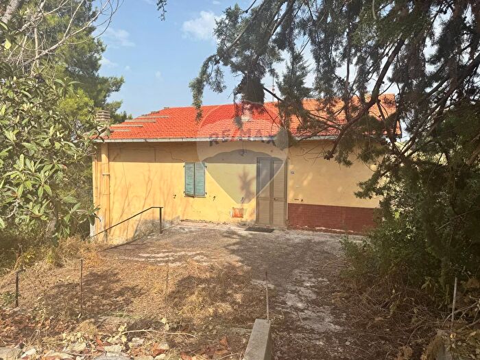 Casa con 5 locali in vendita in Via Provinciale per Scafa, Lettomanoppello