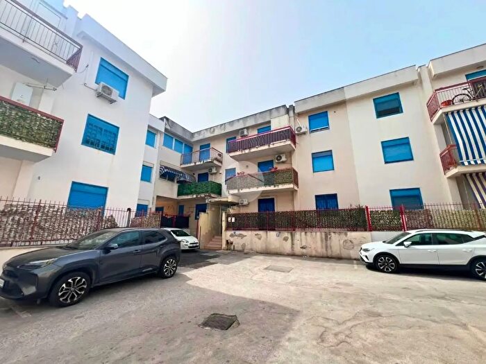 Appartamento trilocale in affitto in Via Galletti, Palermo