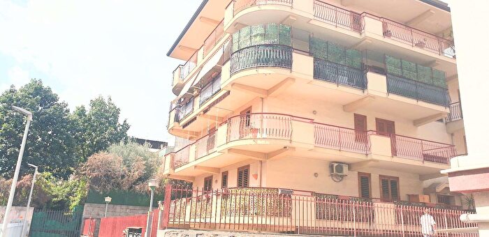 Appartamento con 5 locali in vendita in Viale delle Provincie, Giarre