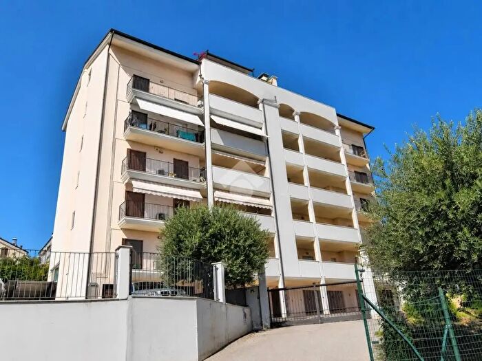 Appartamento con 5 locali in vendita in Via Aldo Moro, Chieti