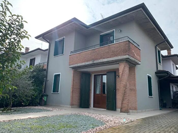 Casa quadrilocale in vendita in Curtatone