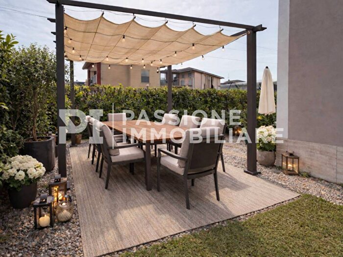 Appartamento trilocale in affitto in Via Giulio Uberti, Urago Mella, Brescia