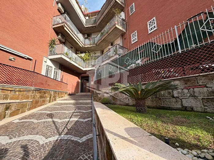 Appartamento trilocale in vendita in Via Marcello Candia, Napoli