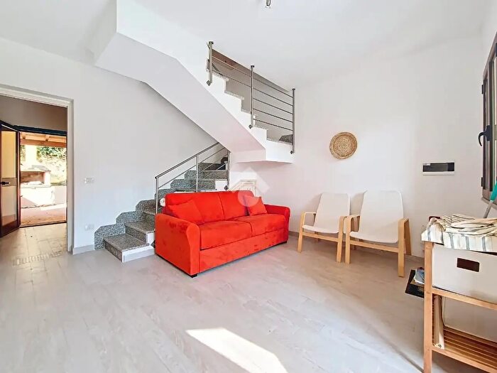 Appartamento trilocale in vendita in Via Laigheddu, Viddalba