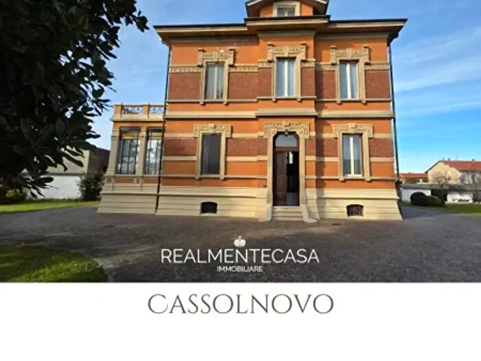 Casa con 6 locali in vendita in Via Roma, Cassolnovo