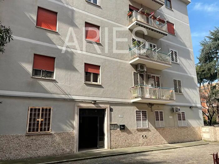 Appartamento trilocale in vendita in Via Benedetto Bompiani, Roma