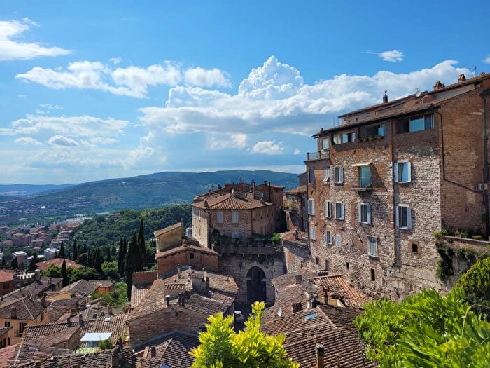 Appartamento quadrilocale in affitto in Via Cesare Caporali, Centro Storico, Perugia