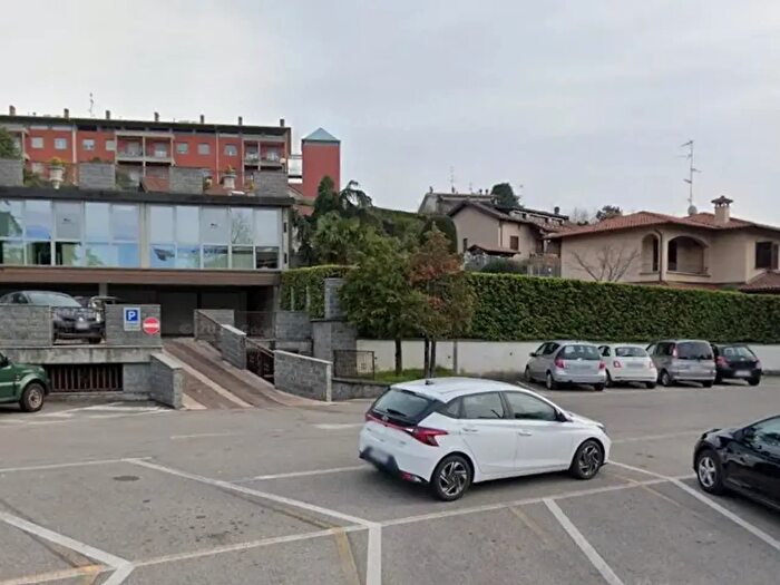 Appartamento bilocale in affitto in Via Varesina, Villa Guardia