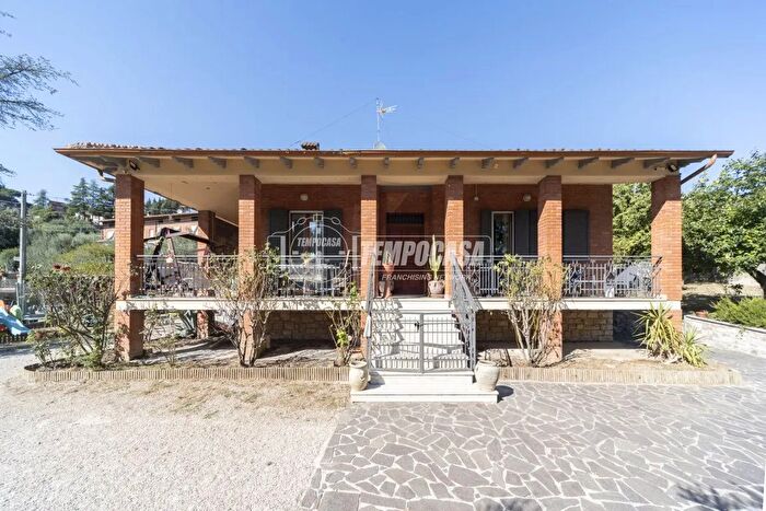 Casa con 6 locali in vendita in Via delle Querce, Perugia