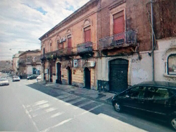 Casa con 13 locali in vendita in Catania