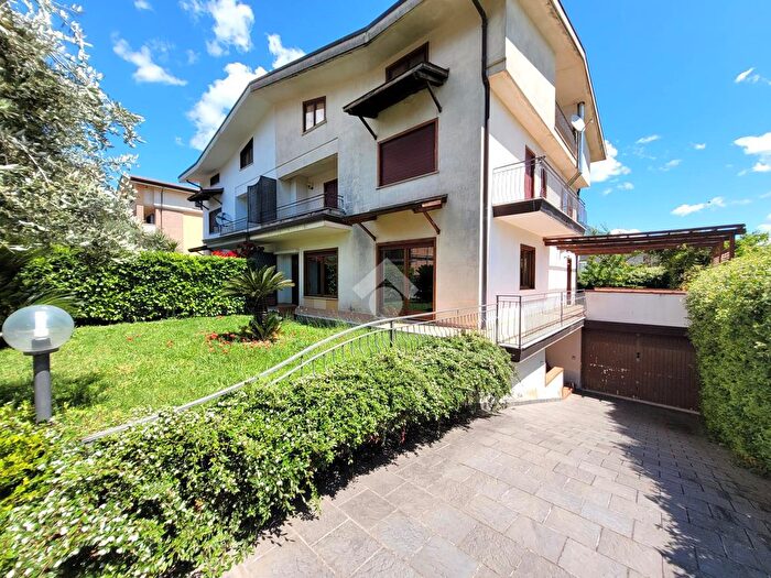 Casa con 8 locali in vendita in Via Trociano, Airola