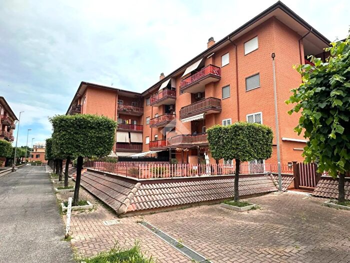 Appartamento trilocale in vendita in Via Caligola, Aprilia