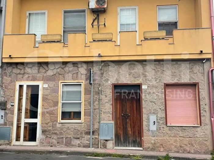 Casa con 6 locali in vendita in Via Giovanni XXIII, Santa Giusta