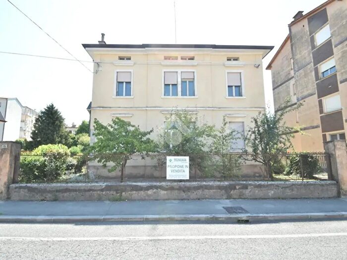 Casa con 8 locali in vendita in Via Tommaso Grossi, Gorizia