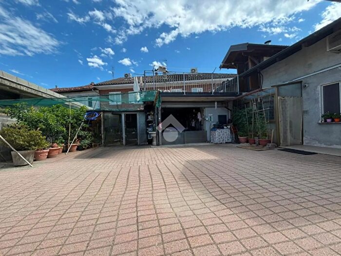 Casa con 5 locali in vendita in Via Beccaria, None