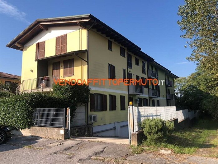 Appartamento trilocale in vendita in Via Palmiro Togliatti, Quinzano DOglio