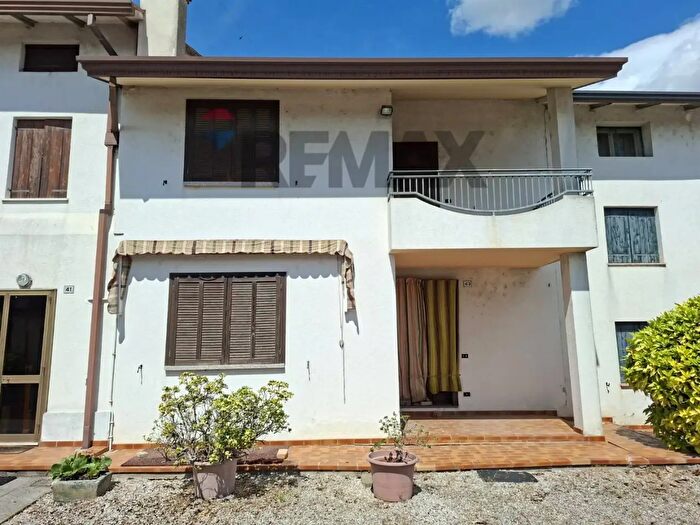 Casa con 11 locali in vendita in Via Presti, Moriago Della Battaglia